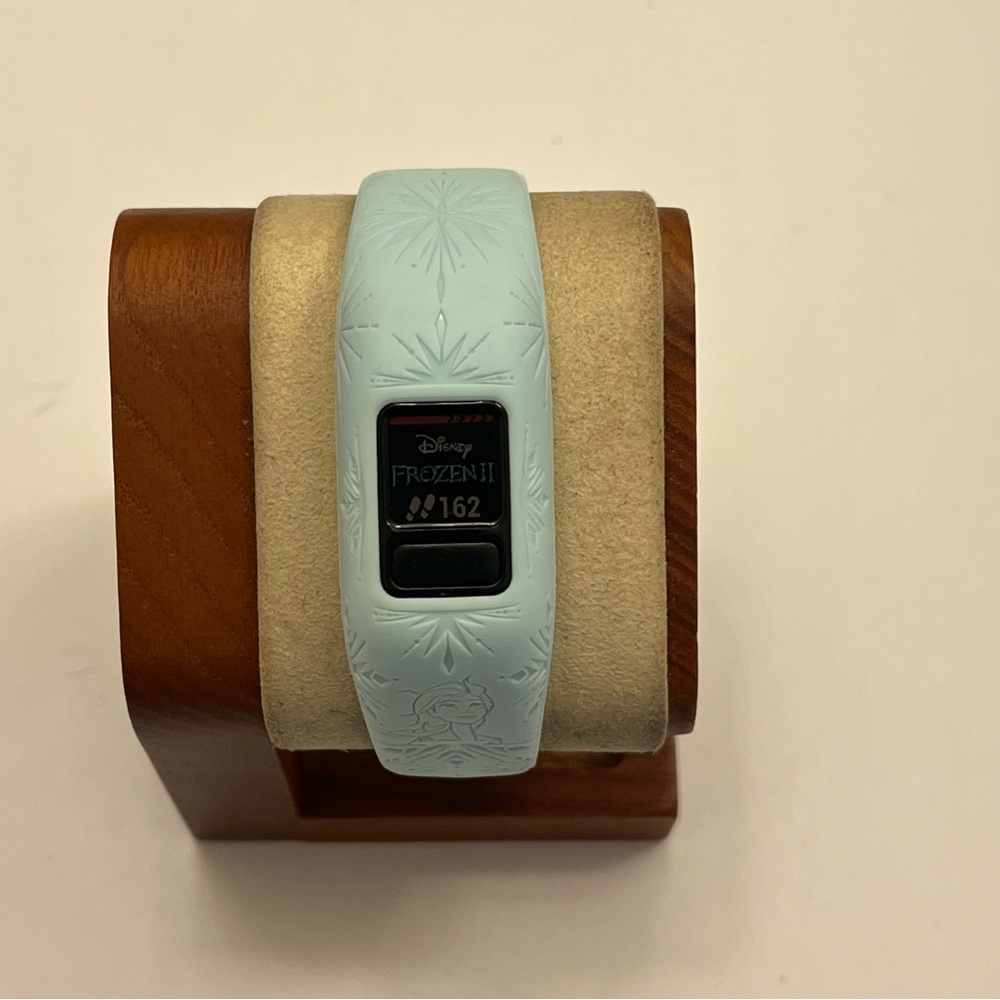 Garmin Vivofit Jr. 2 (Frozen 2 theme+ brand new batteries)